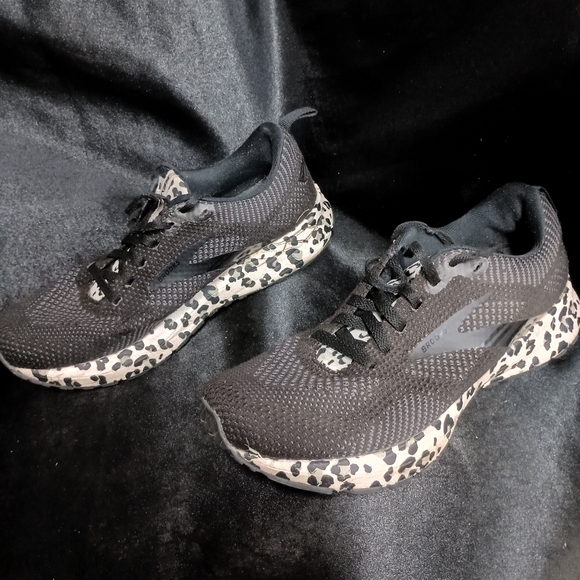 Brooks Black and White Athletic Shoes - Picture 5 of 14